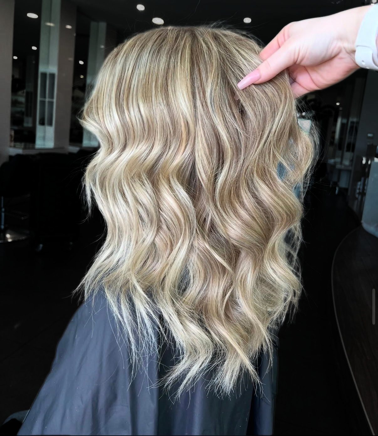 Beachy blonde balayage waves with a sun-kissed finish
